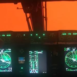 Pożary w Australii z lotu ptaka. Pomarańczowe niebo i kłęby dymu: "Przerażające. Jak w piekle"