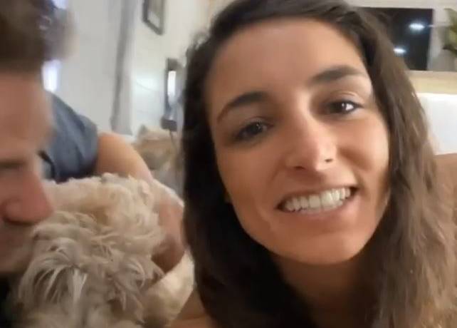 Mieszkają w domu na kółkach z trzema psami! Dwa lata temu postanowili zmienić szkolny autobus w dom