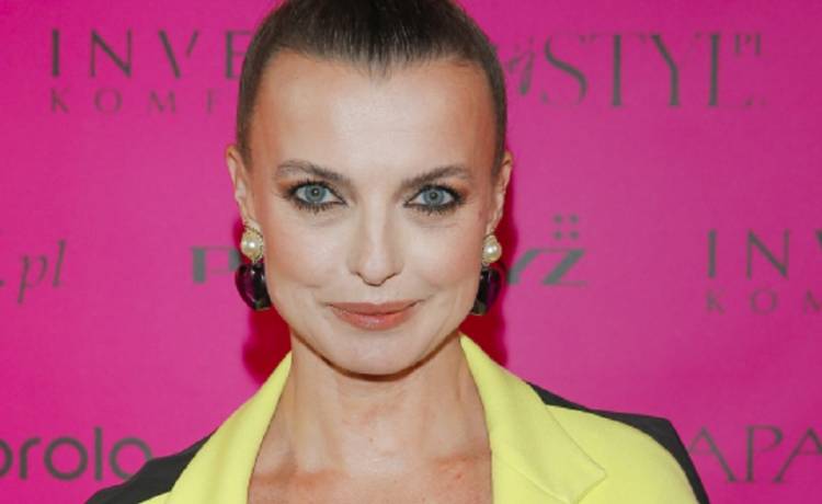 Katarzyna Sokołowska zrzuciła ubrania przed obiektywem. Internauci porównali ją do ikonicznej modelki [FOTO]  