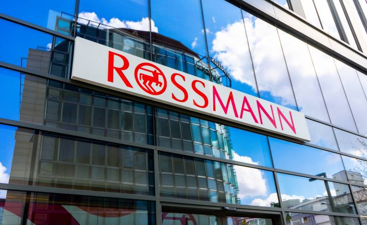 Rossmann. Produkty za półdarmo! Startują gigantyczne promocje. 2+2, -55% i nie tylko