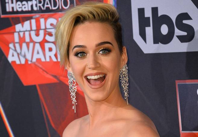 Katy Perry odsłoniła piersi podczas telewizyjnego programu! Nagranie trafiło do sieci             