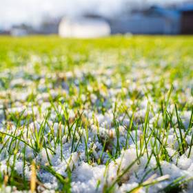 Schowaliście już zimowe kurtki? Możecie tego pożałować. Idzie potężne ochłodzenie