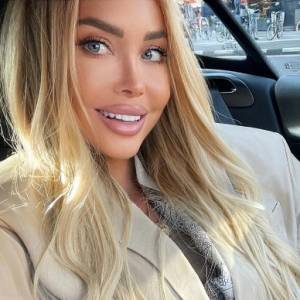 Polska "lalka Barbie" zagościła w Warszawie. Julia Dybowska chwali się stylizacją za kilka tysięcy złotych [FOTO]