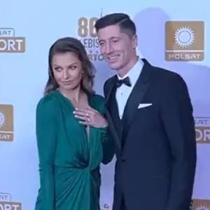 Gala Mistrzów Sportu. Robert Lewandowski sportowcem roku. Anna Lewandowska zrobiła furorę w odważnej sukni z dekoltem do pasa!                                                  