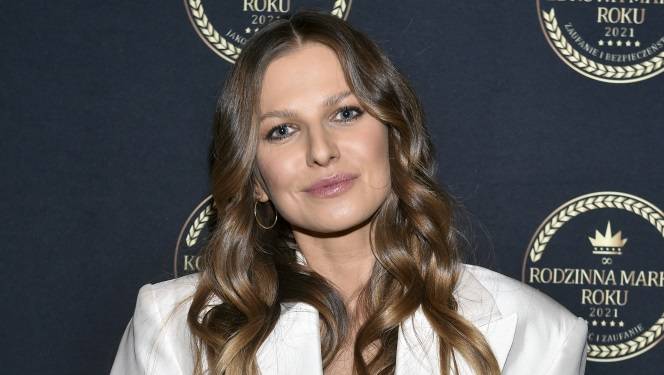 Anna Lewandowska w skąpym bikini pręży umięśniony brzuch. "Boska kobieta" [FOTO]