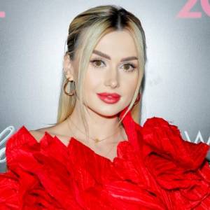 Wersow zapozowała w bikini. Internauci nie mogą oderwać wzroku od jej figury. "Wyglądasz zniewalająco" [FOTO]