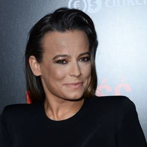 Błyszcząca suknia i głęboki dekolt. Anna Mucha kusi w sieci! "Piękno samo w sobie" [ZDJĘCIE]