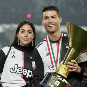 Cristiano Ronaldo i Georgina Rodriguez zaręczeni. Piłkarz wreszcie się oświadczył
