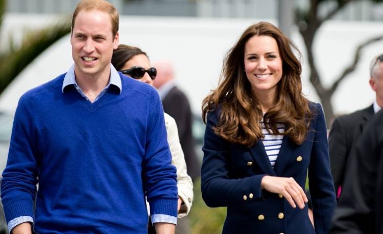 Czarno-białe zdjęcie księżnej Kate i księcia Williama zaskoczyło internautów. Taki kadr to rzadkość! [FOTO]