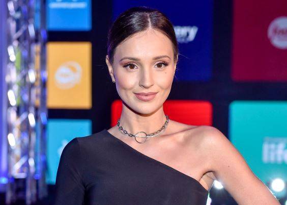 Marina Łuczenko-Szczęsna jako blondynka?! W najnowszym klipie #NEWS prezentuje się zjawiskowo!