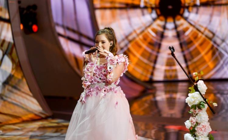 Gwiazda Netflixa na koncercie sanah. Sprawdź, kto specjalnie dla niej przyjedzie do Polski!