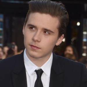 Brooklyn Beckham skończył 20 lat! Jak zmienił się syn Beckhamów?