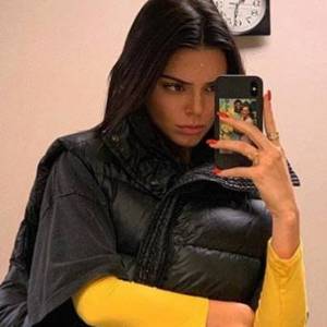 Kendall Jenner zdejmuje bieliznę przed kamerą?! Pokazała za dużo? [WIDEO]
