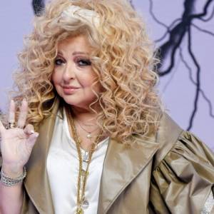 Magda Gessler odważnie. Zapozowała tylko w  koronkowej halce. "Zapomniałam się ubrać" [FOTO]  