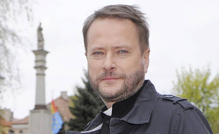 Artur Żmijewski w serialu „Ojciec Mateusz”. Fot. AKPA