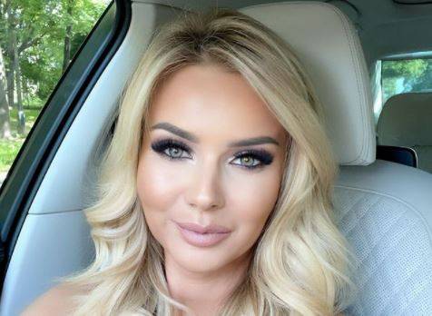 Monika Chwajoł w bikini pluska się w wodzie. Fani nie mogą oderwać wzroku [FOTO]