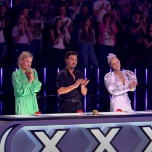 Ich występ doprowadził jurorów do łez! Złoty przycisk w "Mam talent" dla grupy nastolatków [WIDEO]