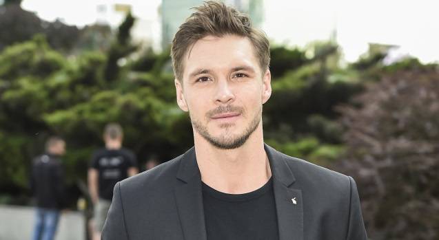 Mikołaj Roznerski na zdjęciu z piękną blondynką. To dobrze znana "twarz"!