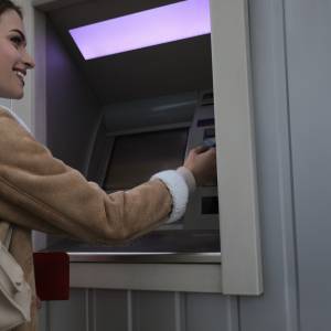 Coraz mniej bankomatów w Polsce. Gotówkę wypłacisz niedługo w innym miejscu!