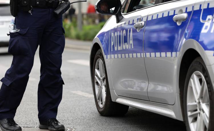 Zwłoki owinięte w dywan i ukryte w samochodzie. Dramatyczne odkrycie w Będzinie