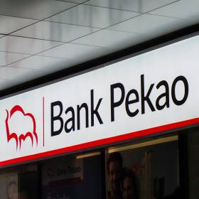 Fałszywe legitymacje w obiegu. Bank Pekao ostrzega klientów
