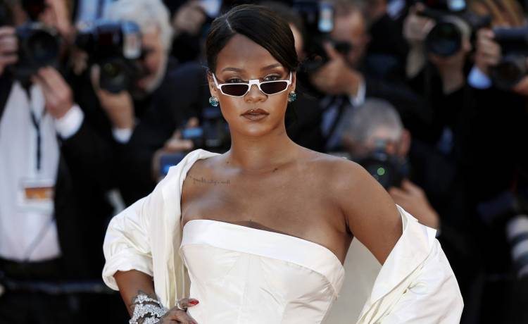 Rihanna pręży ciało w skąpym bikini. Odważne kadry pojawiły się w sieci