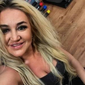 Agnieszka Kotońska przeszła spektakularną metamorfozę! Gwiazda programu "Gogglebox. Przed telewizorem" sporo schudła!                        