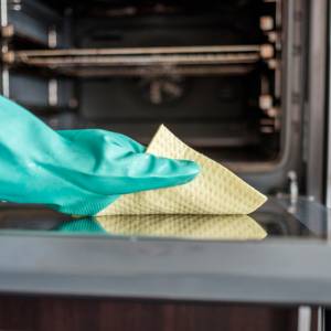 Zaskakujący trik na czysty piekarnik! Wystarczy jedna rzecz z kuchni