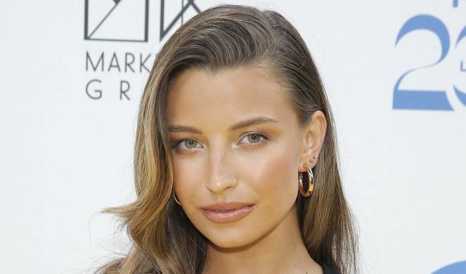 Julia Wieniawa w stroju kąpielowym. Celebrytka pozdrawia z greckich wakacji [FOTO]