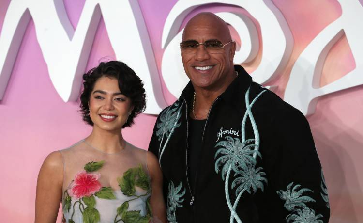 Auli'i Cravalho i Dwayne Johnson na premierze "Vaiana 2", fot. Fred Duval/Shutterstock