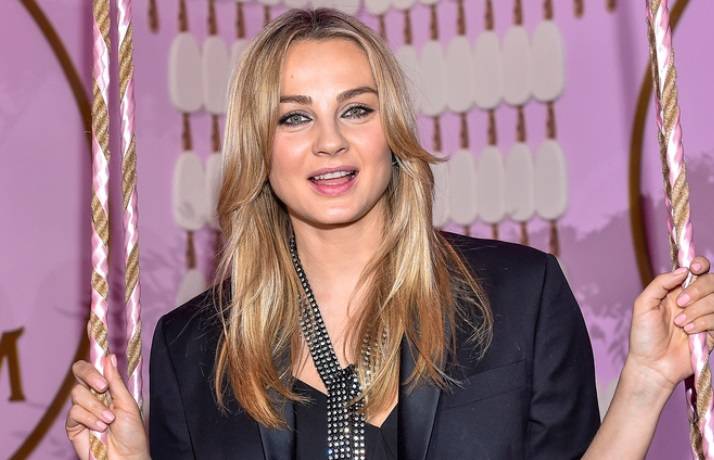 Małgorzata Socha niczym Śpiąca Królewna wie, jak poślubić milionera!