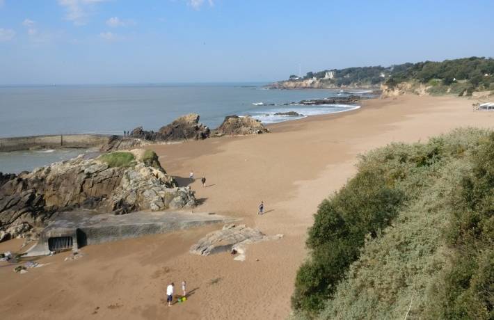 Ocean wyrzuca setki kilogramów kokainy! Alarm na atlantyckich plażach Francji