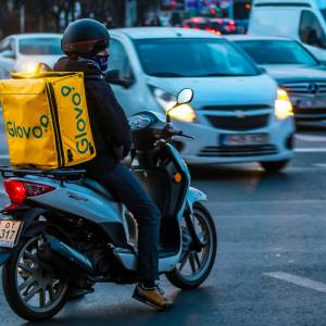 Glovo rozdało klientom kod na 125 zł. Teraz internauci tracą pieniądze ze swoich kont