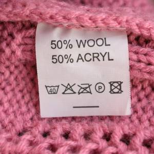 4 materiały, których należy unikać zimą. Te ubrania cię nie ogrzeją