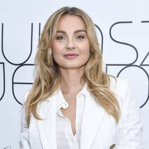 Tym zdjęciem Małgorzata Socha rozgrzała swoich fanów! Aktorka wrzuciła do sieci odważny kadr prosto z planu! 