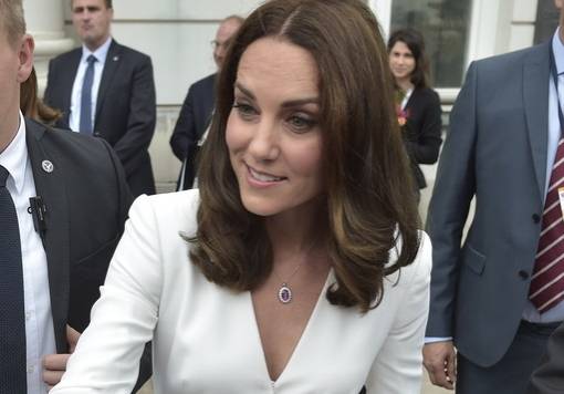 Księżna Kate zaliczyła "modową wpadkę"? Internauci komentują jej ostatnią stylizację!                                                