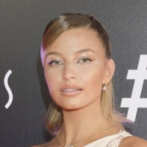 Julia Wieniawa pozuje z nagim biustem. Fani oniemieli! [ZDJĘCIA]