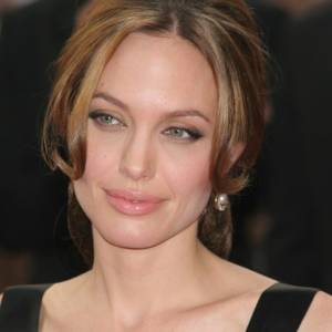 Prywatne zdjęcia Angeliny Jolie trafiły do sieci. Kadry z młodości zachwyciły fanów!