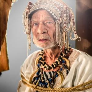 Świat według Kiepskich. Skąd pochodzą Kiepscy? Niezwykła maszyna powie im prawdę!