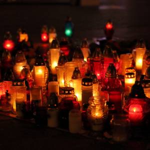 Wszystkich Świętych 2021. Cmentarze będą zamknięte? Minister Zdrowia komentuje