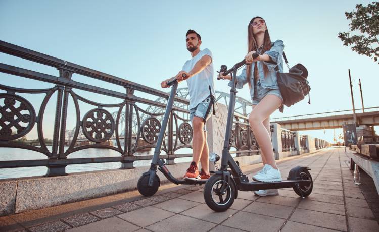 Hulajnogi elektryczne z nowymi przepisami. Będą ograniczenia prędkości i ogromne grzywny                                                 