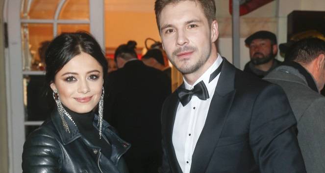 "M jak miłość". Mikołaj Roznerski i Adriana Kalska rozstaną się też w serialu? Chodakowska będzie o krok od zdrady!