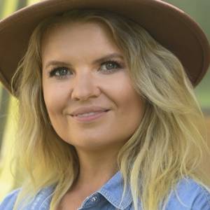 Marta Manowska przeszła metamorfozę. Gwiazda "Rolnik szuka żony" postawiła na modną grzywkę!   