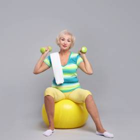 Jak schudnąć z brzucha? Te ćwiczenia działają w każdym wieku