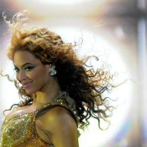 Fani zachwyceni niezwykłą kreacją Beyonce! Sukienka nie zasłaniała zbyt wiele [FOTO]