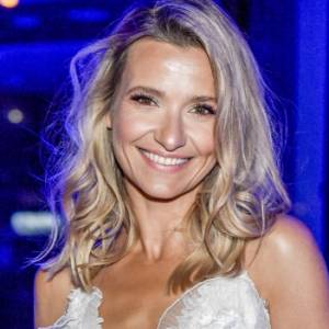 Joanna Koroniewska w prześwitującym body w centrum miasta. Ten kadr zaskoczył internautów! [ZDJĘCIE]