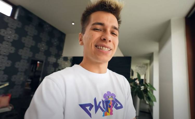 Friz pozuje bez koszulki! Youtuber pokazał gorący kadr prosto z parkietu. "Po prostu Michael Jordan!" [FOTO]