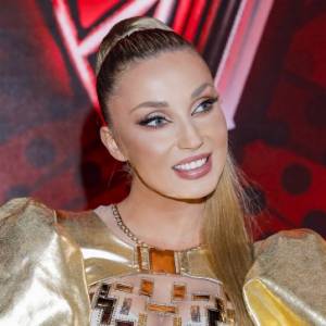 Cleo rozpuściła włosy. Po kucyku nie ma śladu! Krótkie pasma przyciągają wzrok [ZDJĘCIA]