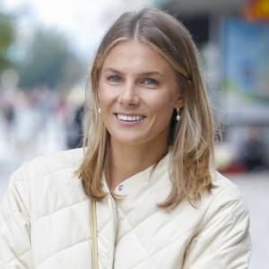 Marta Wierzbicka w mini i szpilkach. Tak udaje "króliczka"?! Fani: "Króliczek z pazurkiem, oby częściej..." [WIDEO]