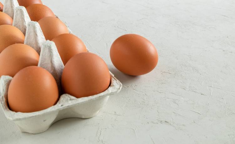 Jak obrać jajko w 10 sekund? Zobacz ten trik! [WIDEO]